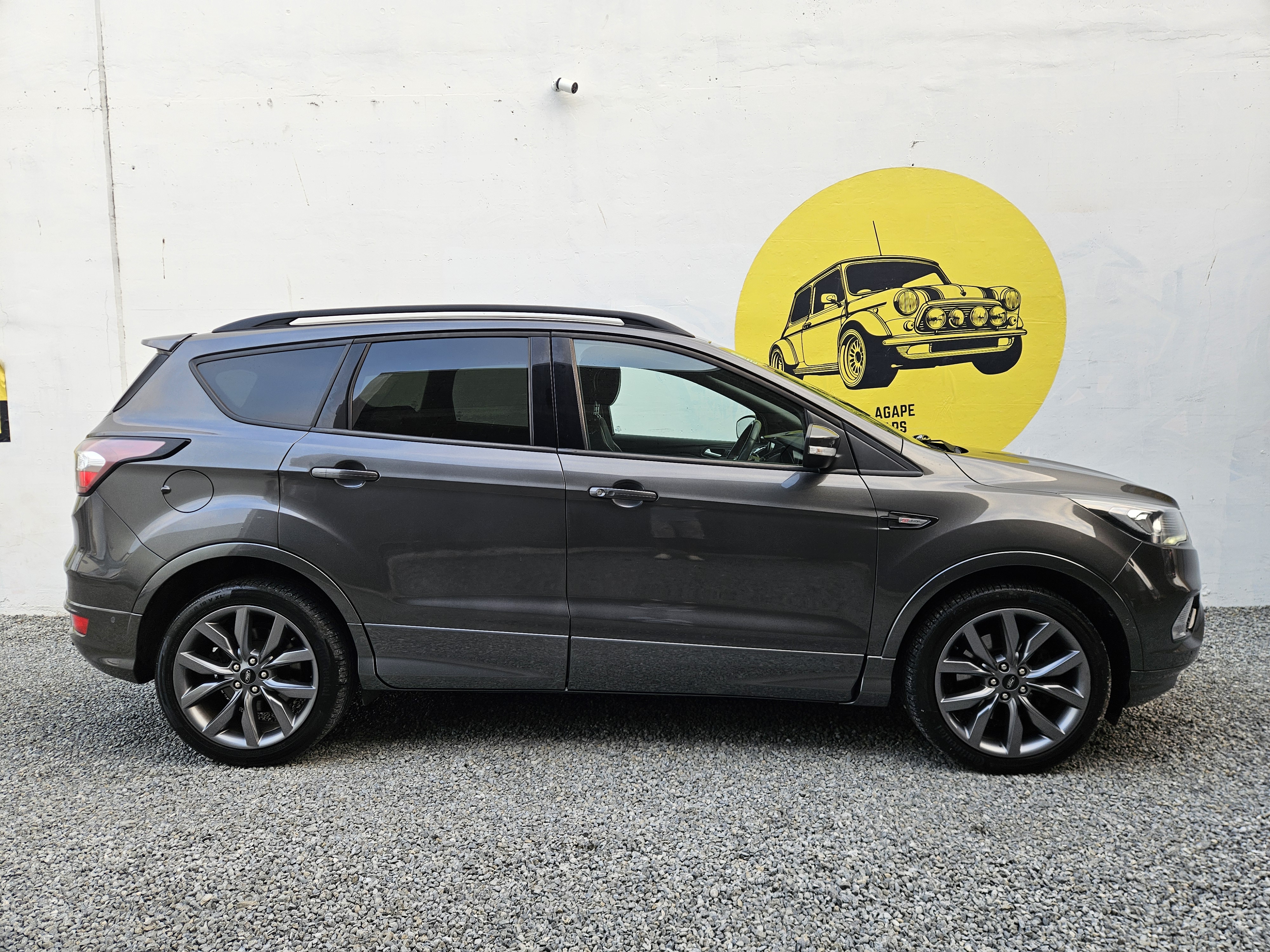 2020 Ford Escape ST - LINE photo 2