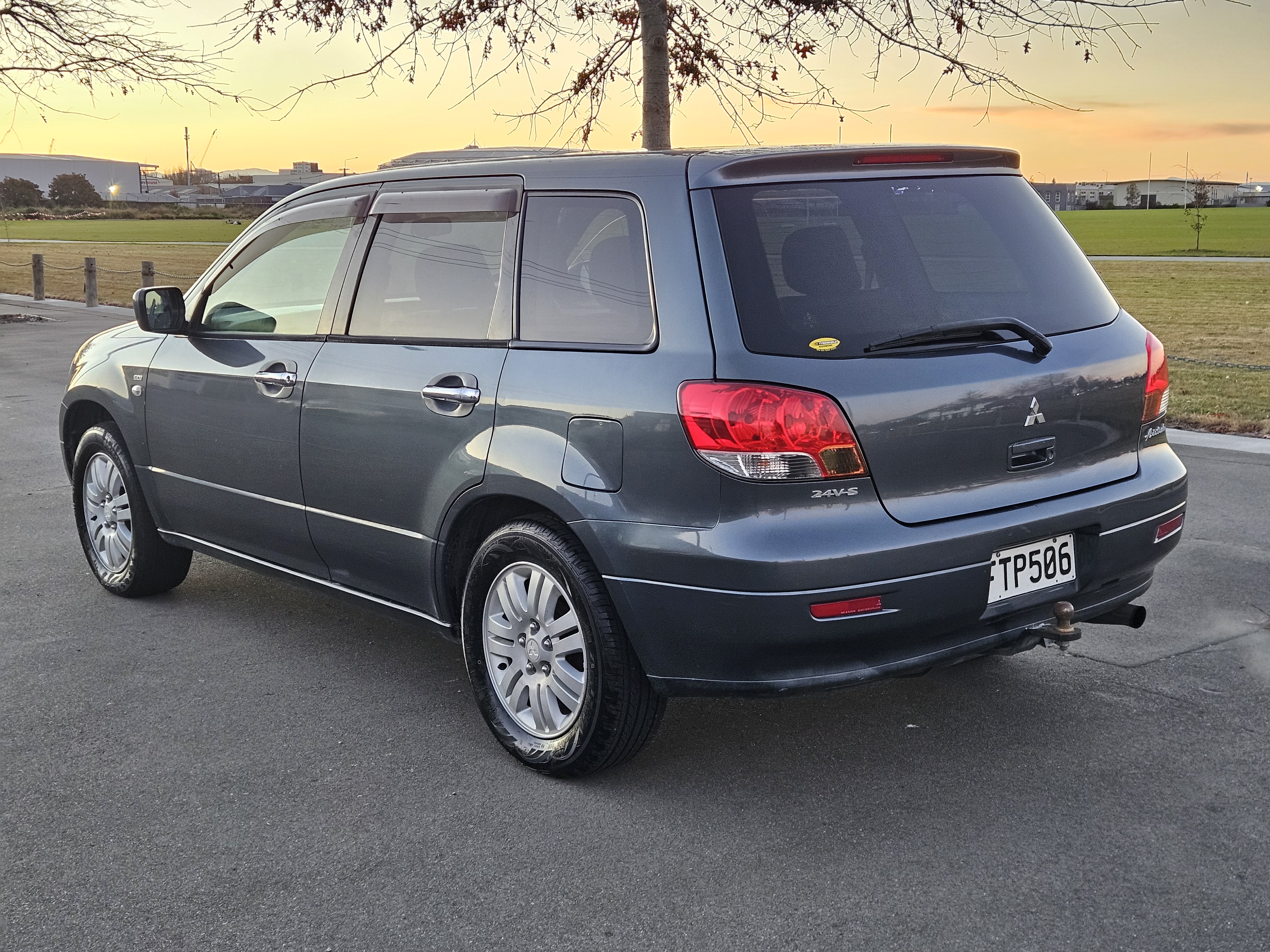 2002 Mitsubishi Airtrek photo 4