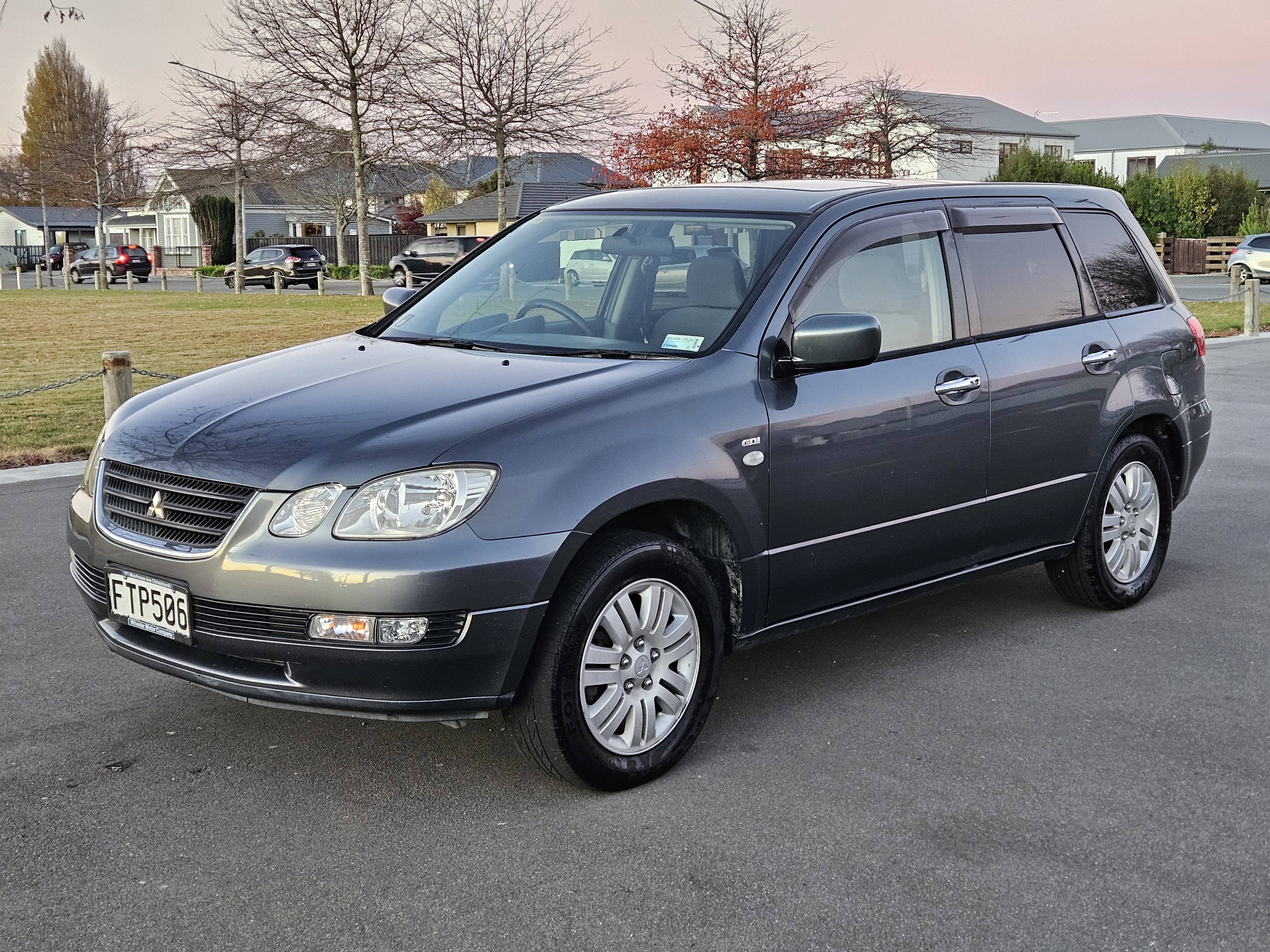 2002 Mitsubishi Airtrek photo 5