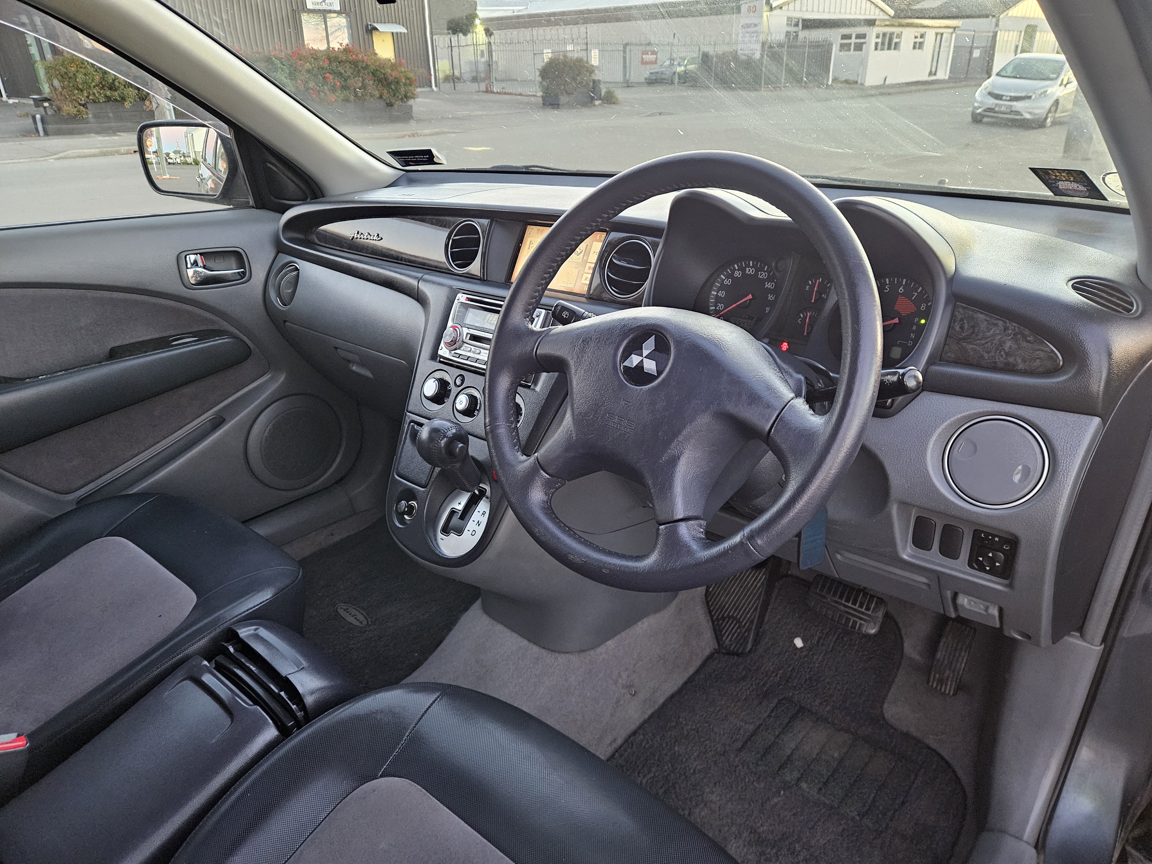 2002 Mitsubishi Airtrek photo 7