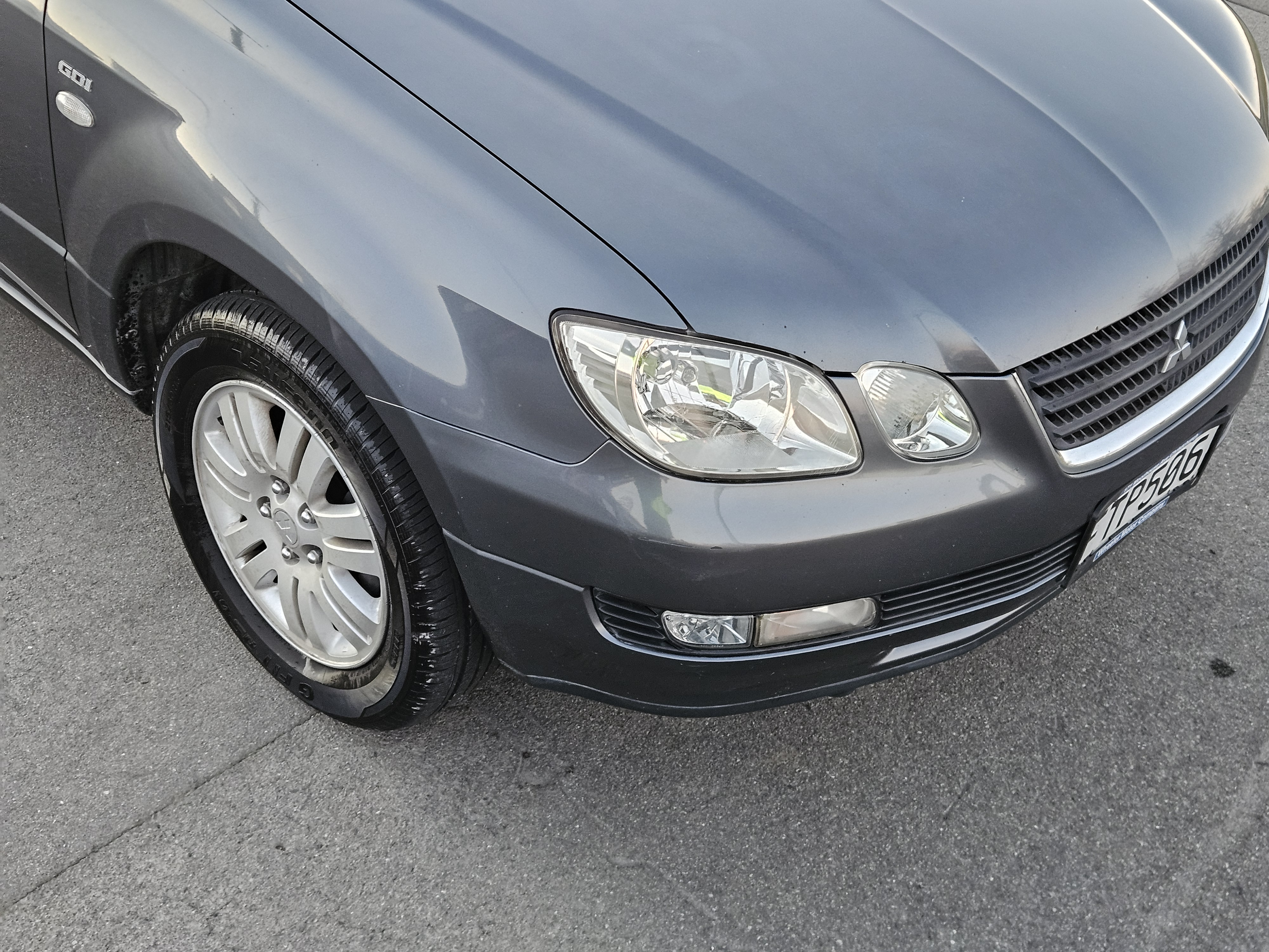 2002 Mitsubishi Airtrek photo 12
