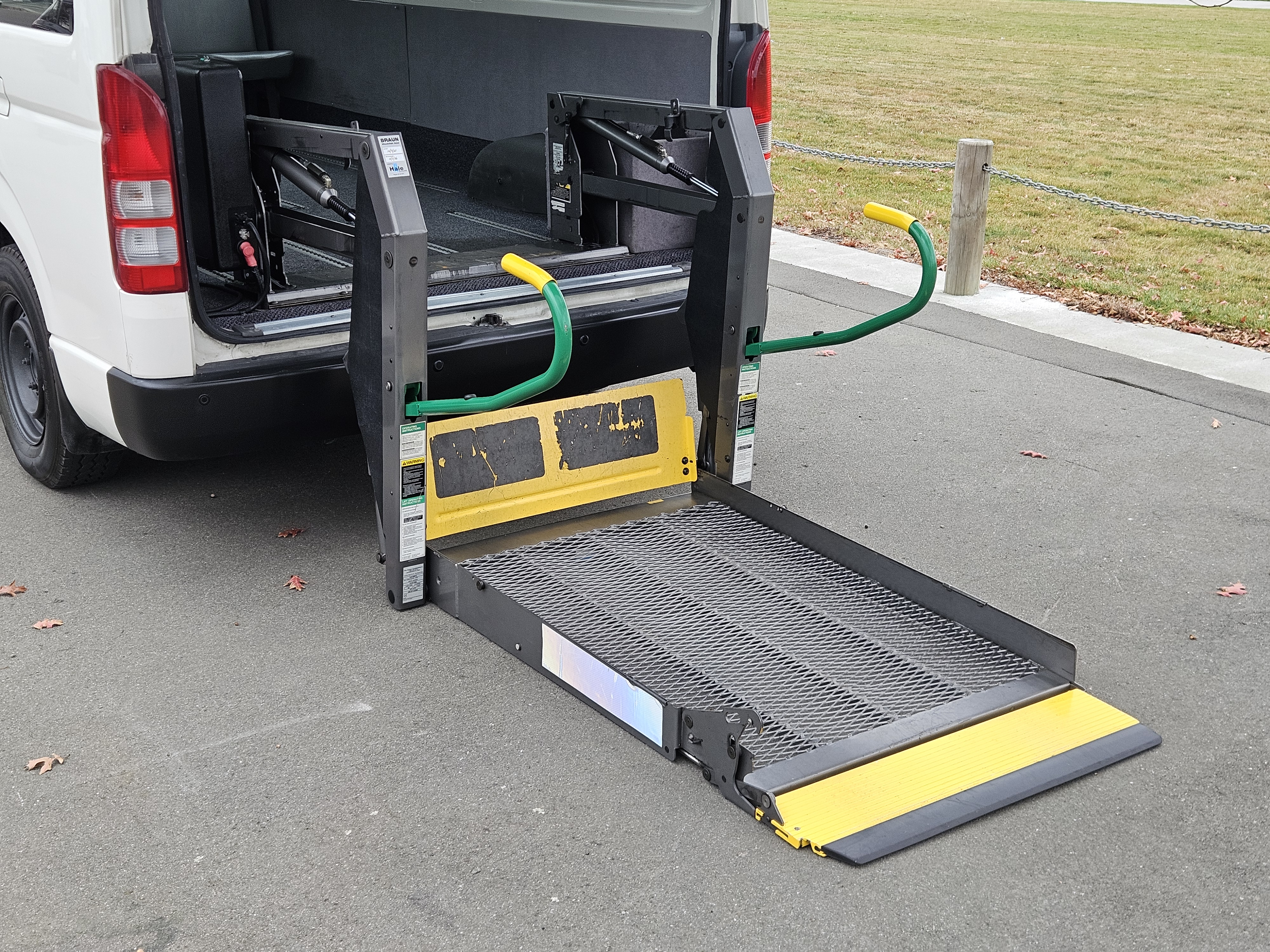 2008 Toyota Hiace ZX 3.0TD Mobility photo 11