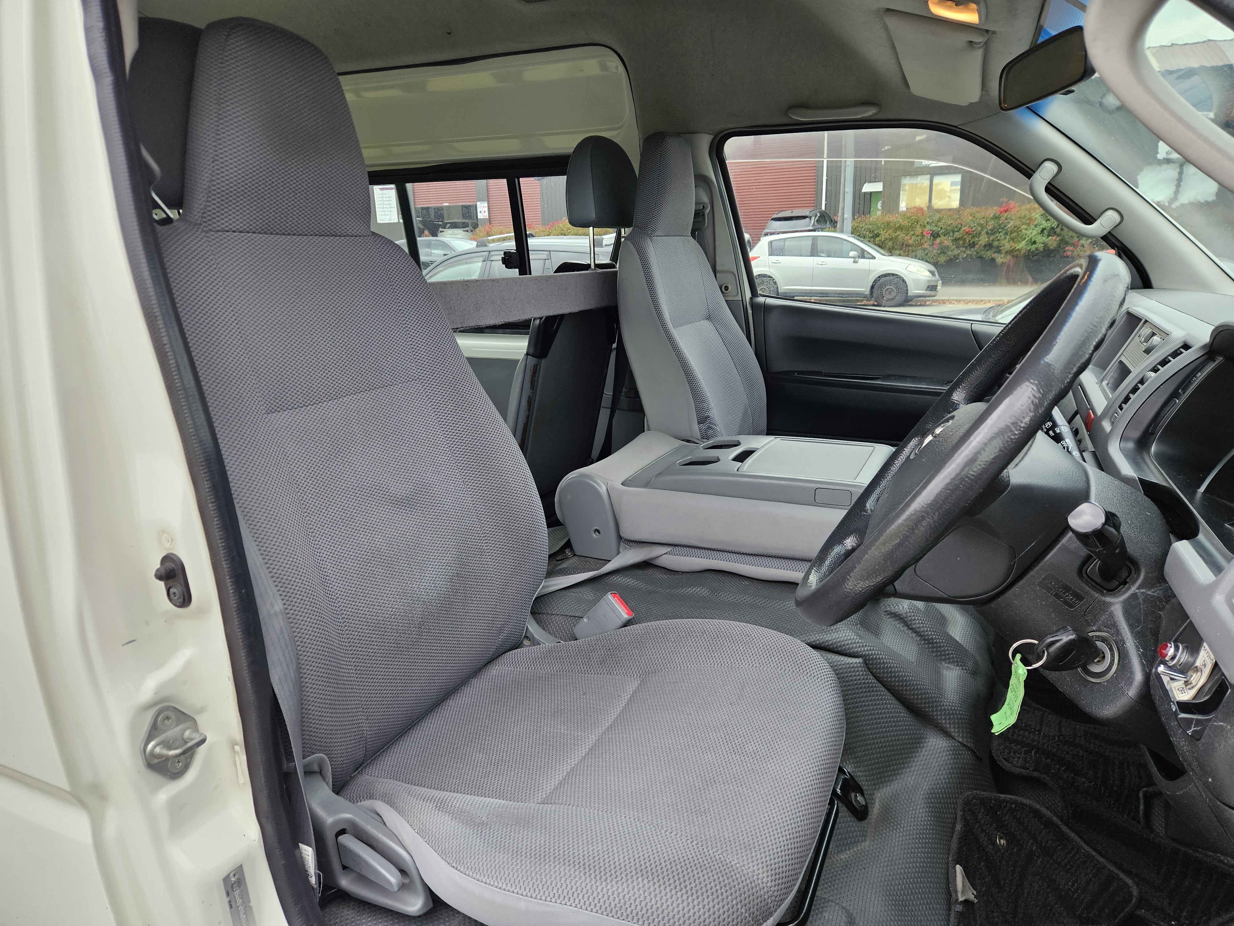 2008 Toyota Hiace ZX 3.0TD Mobility photo 12